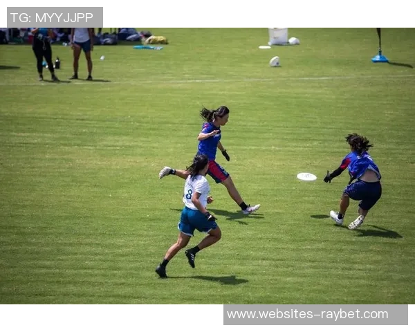 上海飞盘队的团队协作探索与飞盘运动的魅力结合 上海飞盘队的团队协作探索与飞盘运动的魅力结合