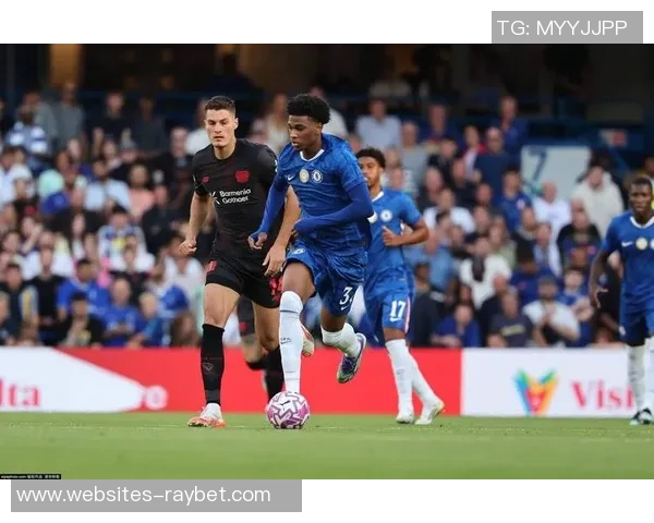 切尔西更衣室风波再起斯特林与恩佐训练场冲突引发热议 切尔西更衣室风波再起斯特林与恩佐训练场冲突引发热议