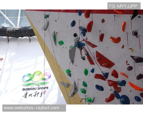 南京街舞队在世界攀岩锦标赛中以81分领先其他队伍展现强大实力 南京街舞队在世界攀岩锦标赛中以81分领先其他队伍展现强大实力