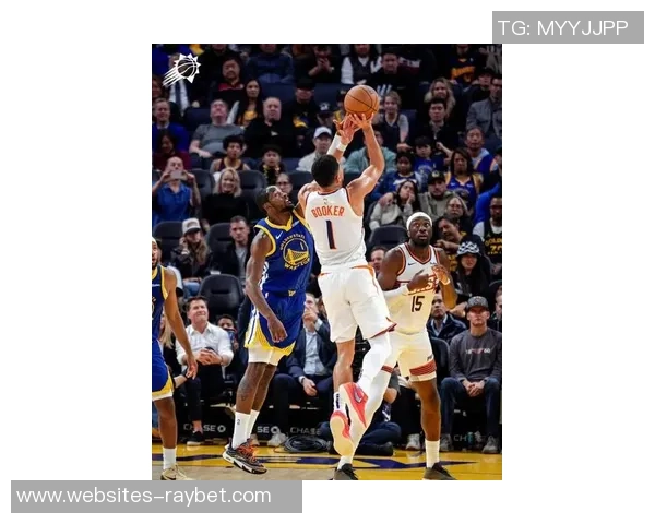 德文布克领衔太阳队崛起NBA赛季表现引发热议 德文布克领衔太阳队崛起NBA赛季表现引发热议